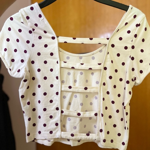 White crop top with burgundy polka dots - Picture 2 of 3